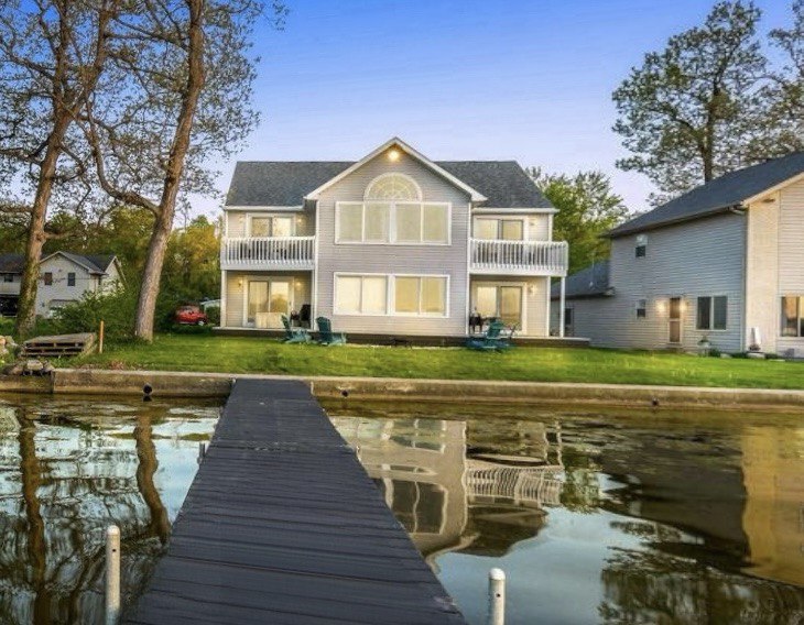 All-sports · Pier · Kayaks · GameRoom · 16+ — North Webster, IN — vacation rental