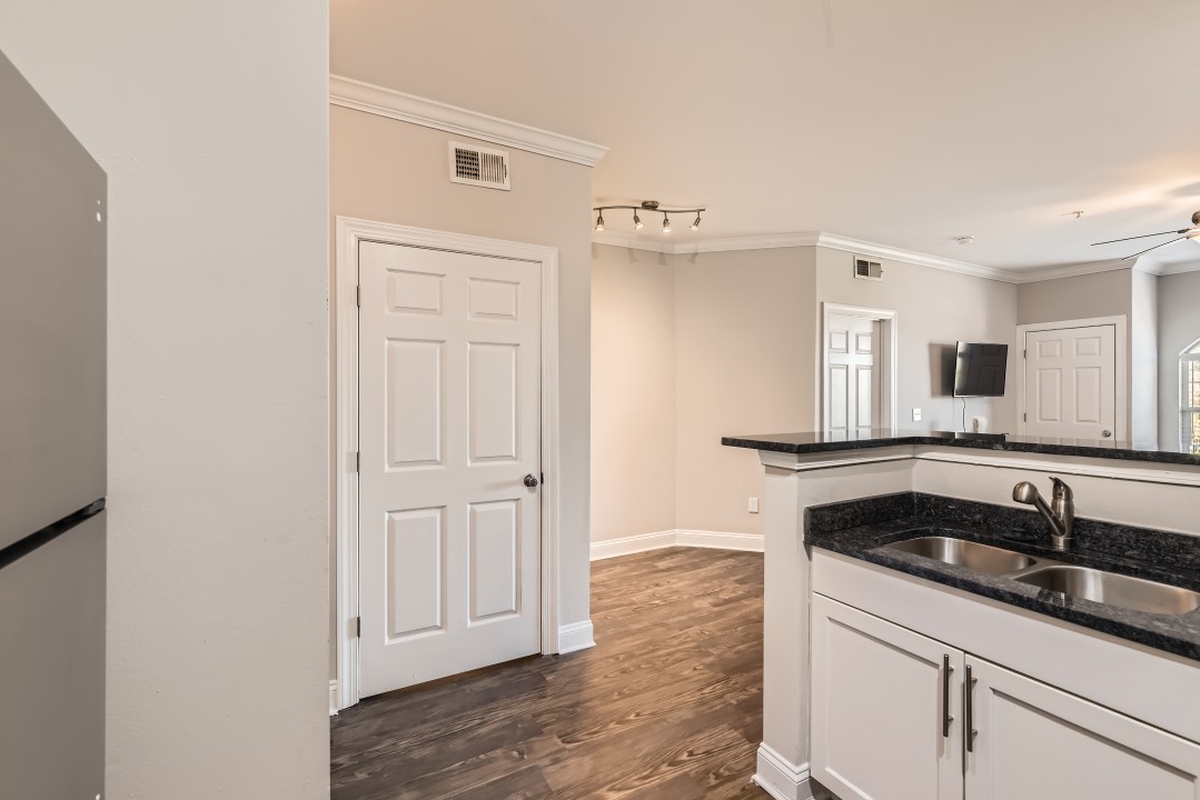 Crest at Midtown · Unit 1413 1/1
