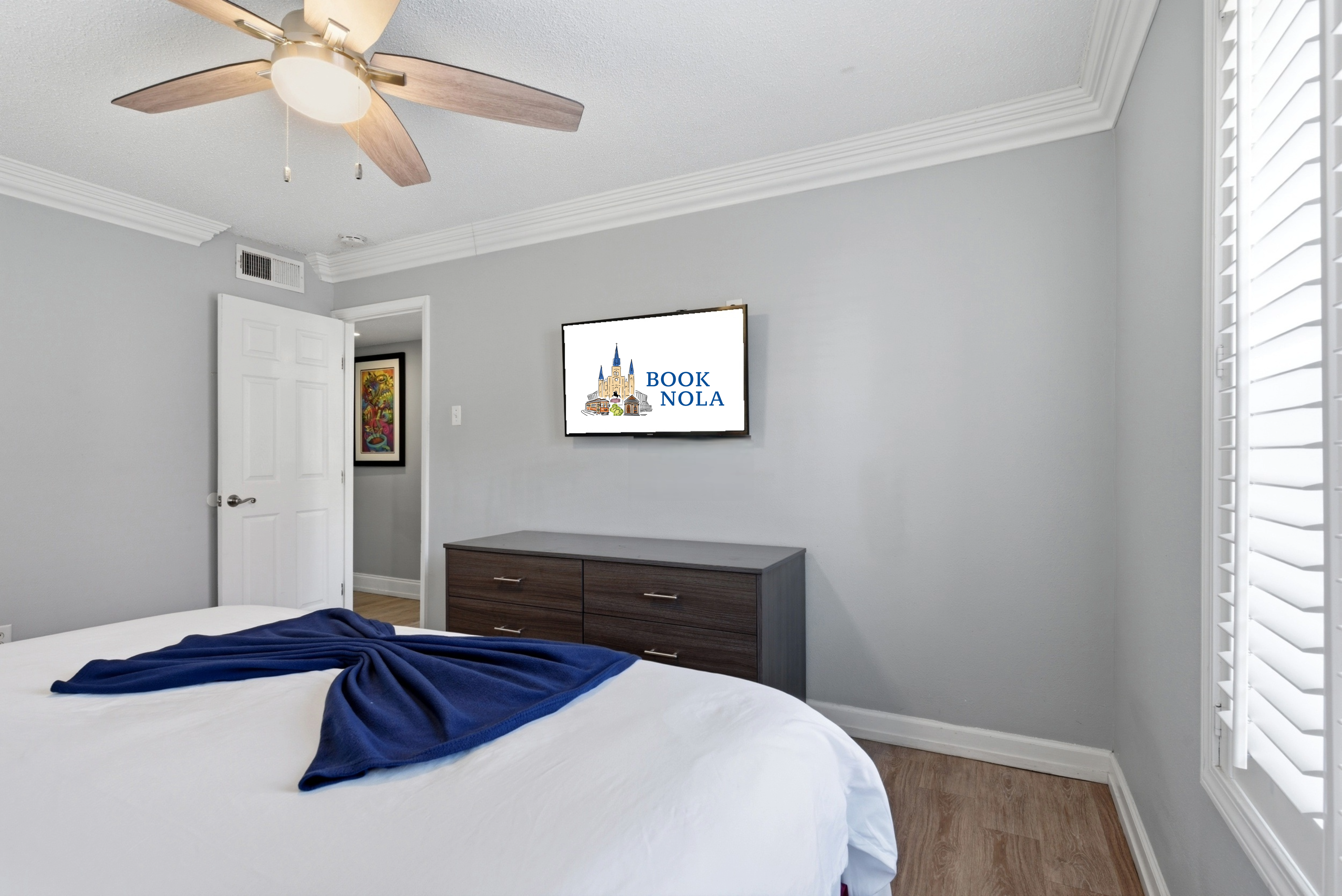 Relaxed sleeping space with simple charm