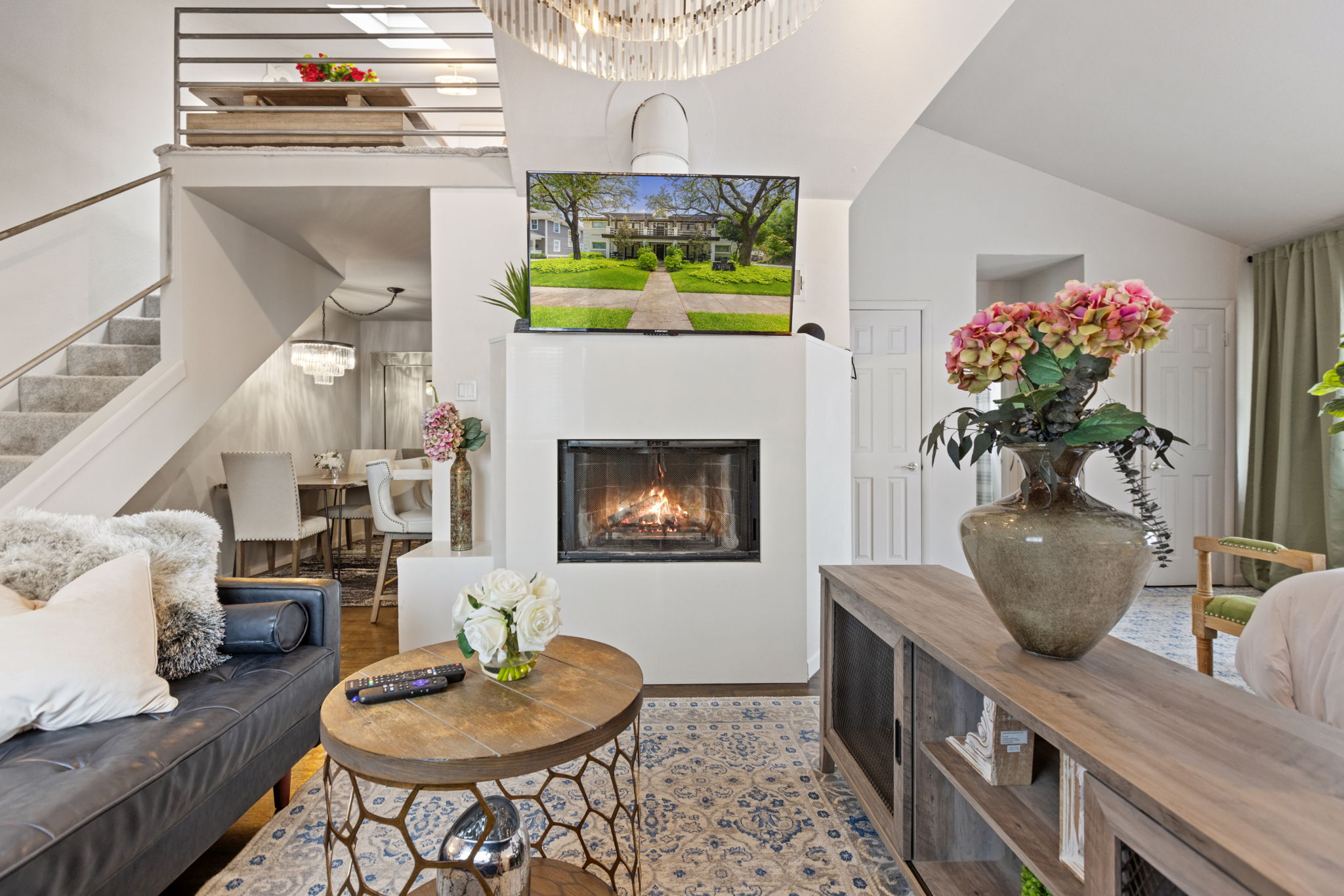 5002-08 (2BD/LOFT/1BTH/2B) photo 3