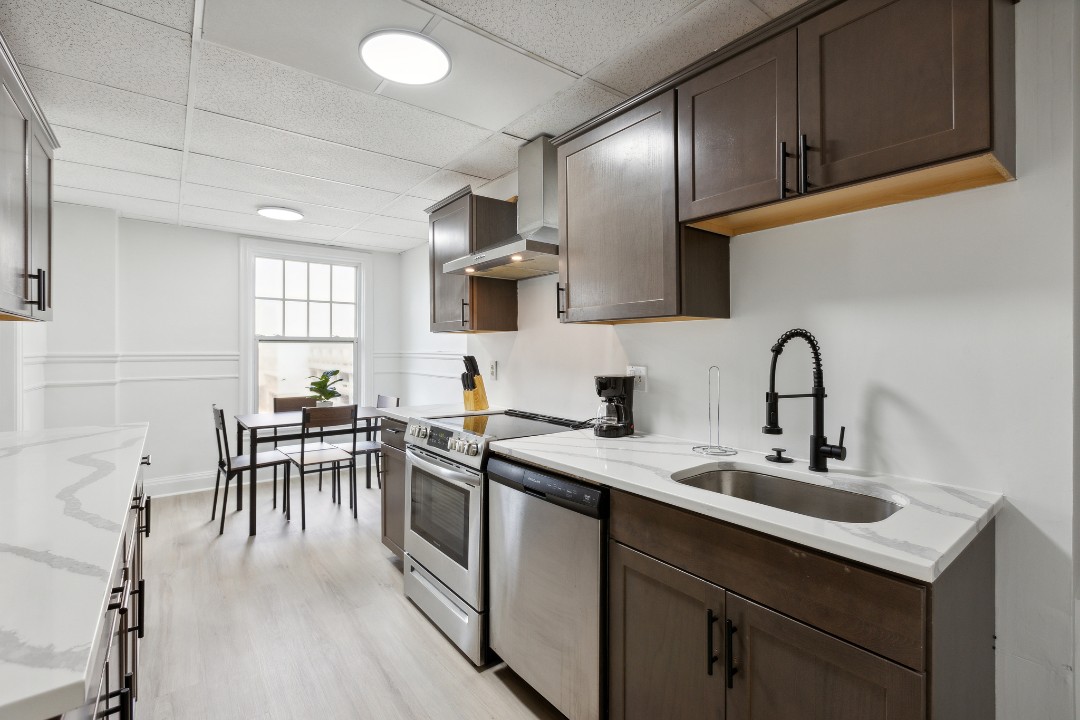 on East, 419- · Unit 111  1/1