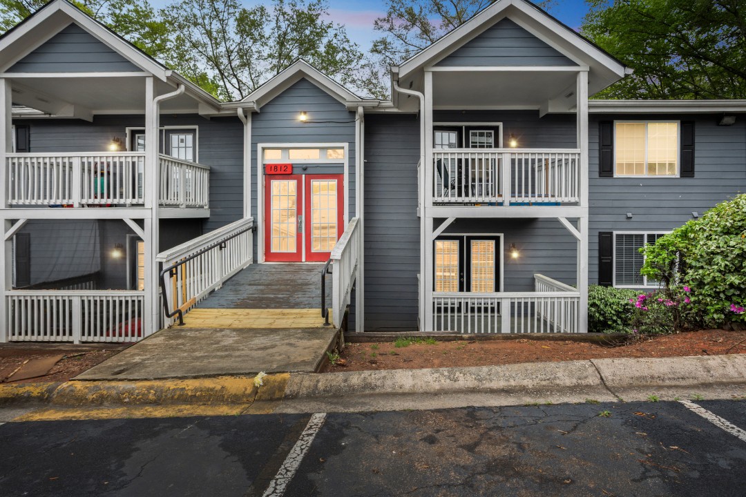 Crest at East Cobb 1812E · Unit 2/2