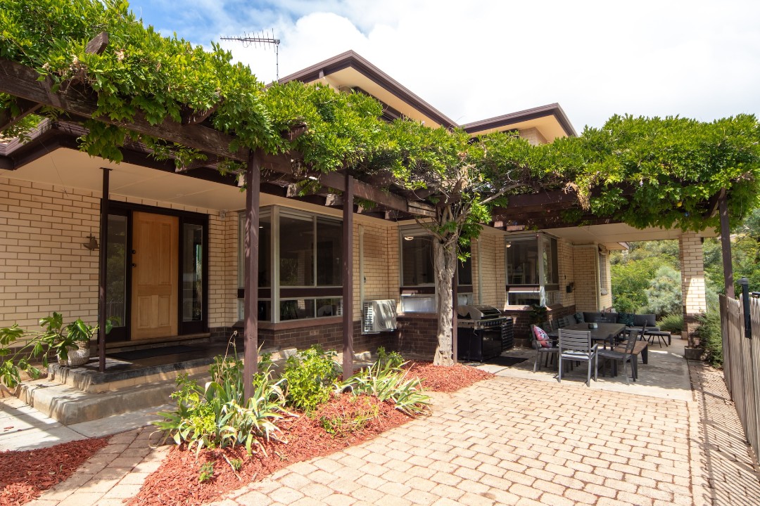 On-Site Parking – Off-street parking available, with additional parking in the quiet street.