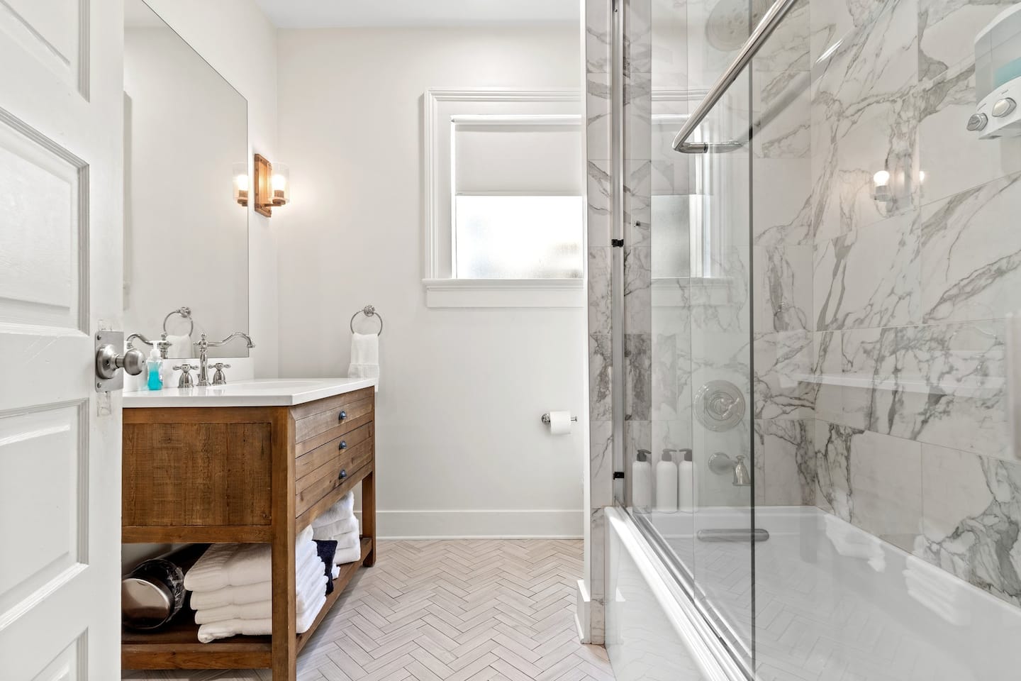 Enjoyable bathroom space with large mirror