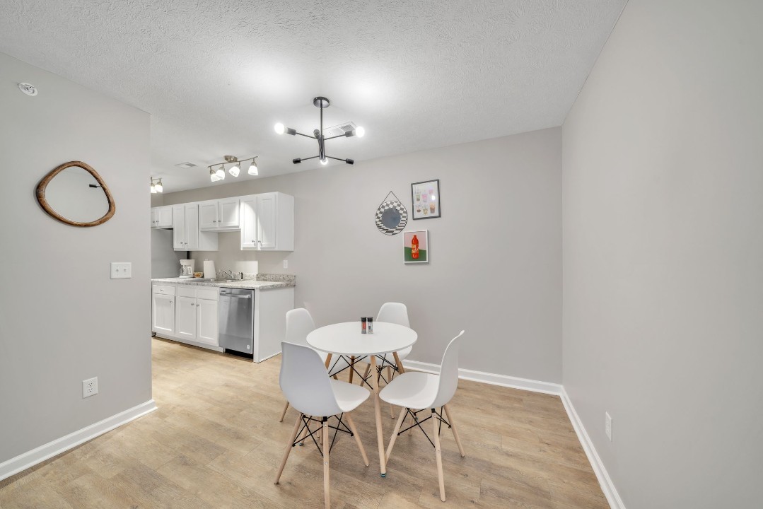 Stonecrest 713, · Unit 2/2