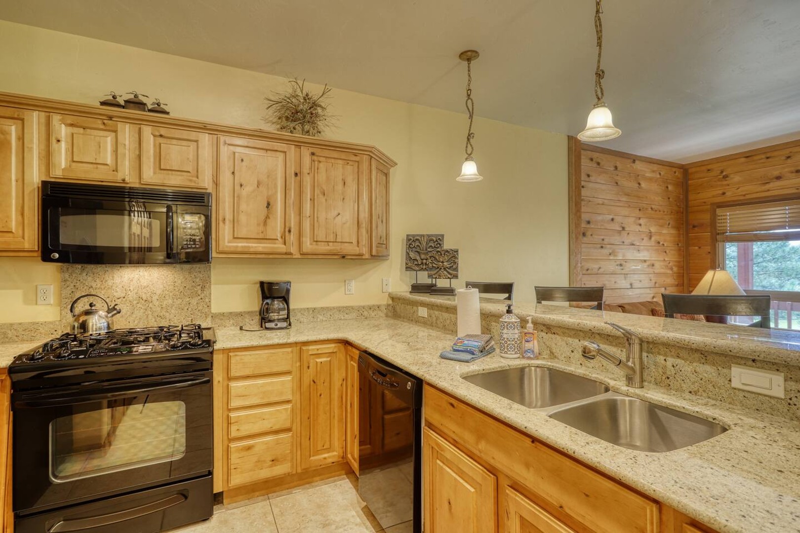 A/C Golf Course- One Bedroom Condo