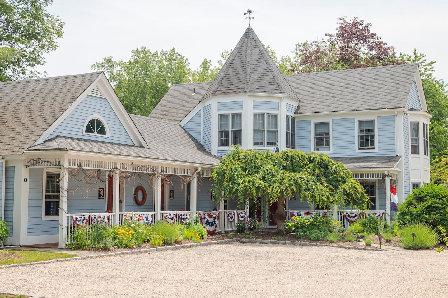 Nautical Charm And Cozy Gatherings - Enchanting Mystic Haven - Connecticut
