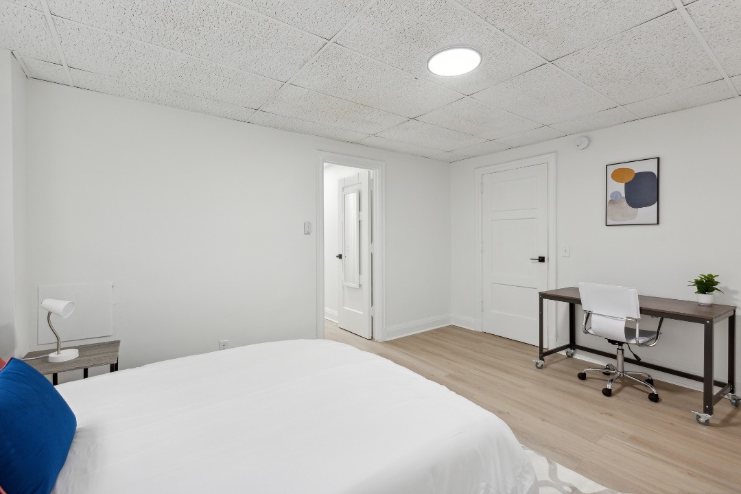 on East, 419- · Unit 111  1/1