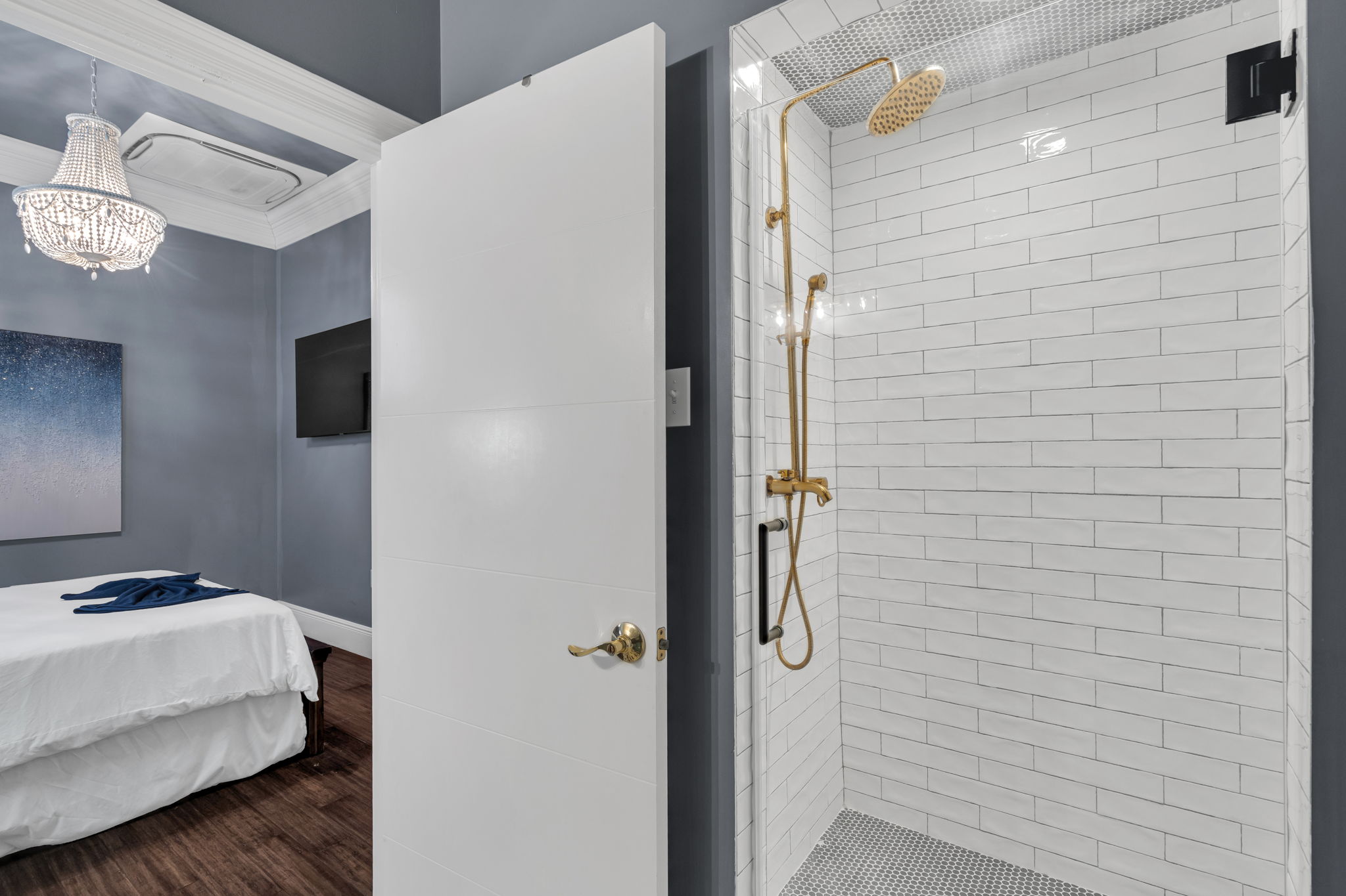 Fresh, minimalist bath with luxury finishes