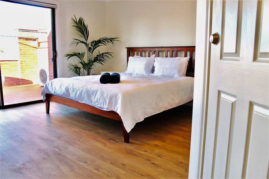 3 bedrooms: King, Queen, and two Single beds. Linen, Towels  Included