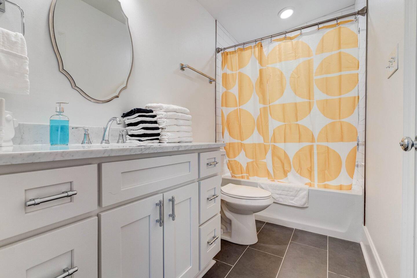 Full Bathroom view