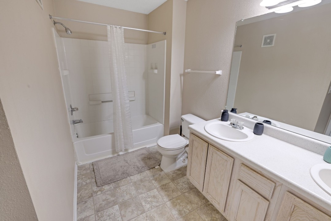 The Avenues of Lakeshore · Unit 427 2/1