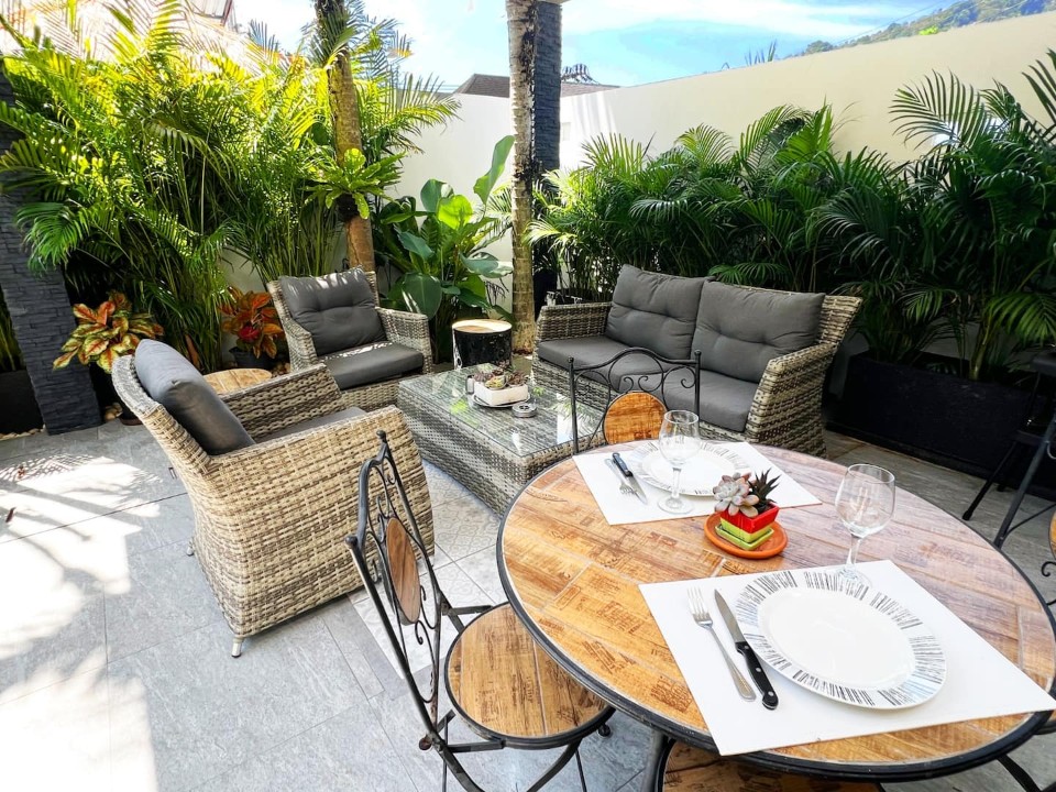 Ruby · Intimate Oasis, 2 bedrooms Pool