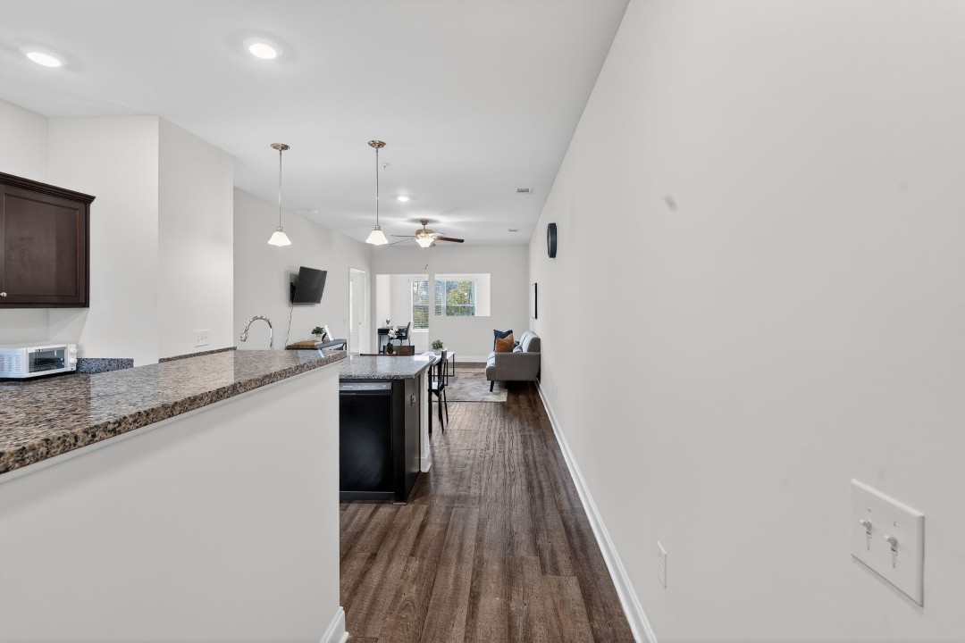 Hickory Grove · Unit 406 2/2