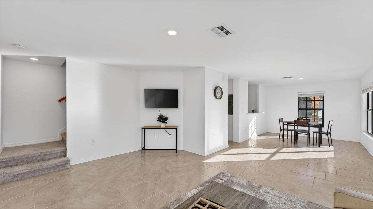 Landings at Westport · Unit 2056