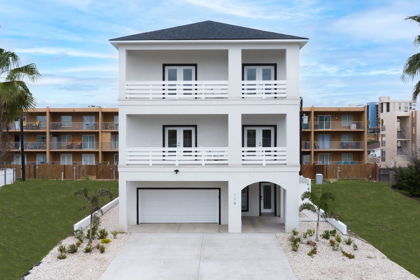 Pearl House - Heated Pool & Hot Tub, Sleeps 20! — South Padre Island, TX — vacation rental