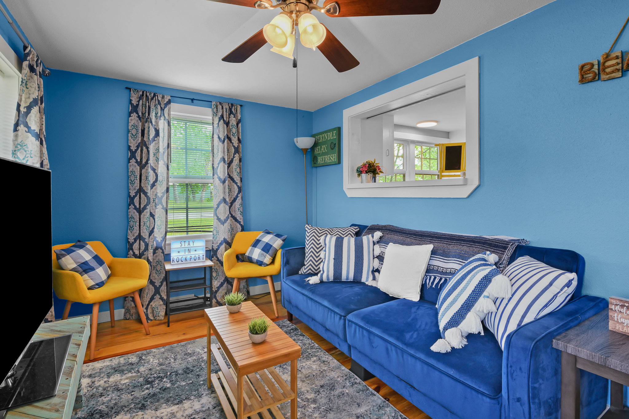 609 E Sabinal photo 3