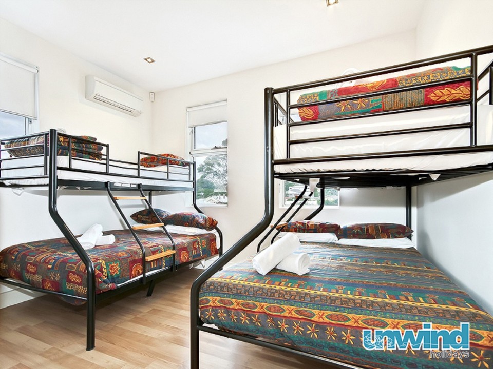 Bunk beds for children, large communal areas, nearby parks and playgrounds make it suitable for multigenerational travel.