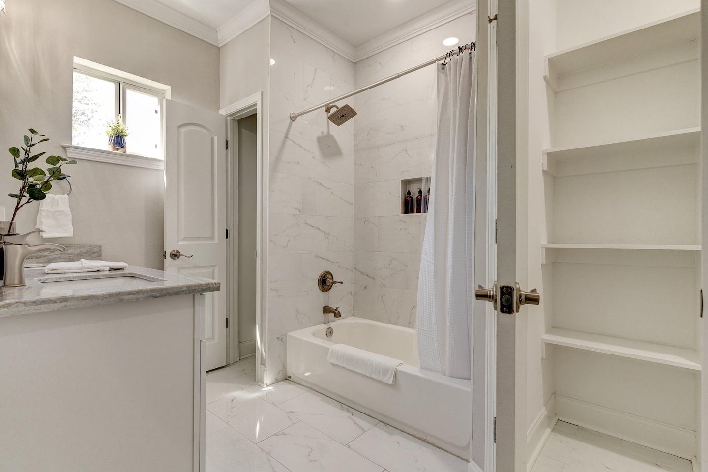 Master Bedroom Ensuite Bathroom