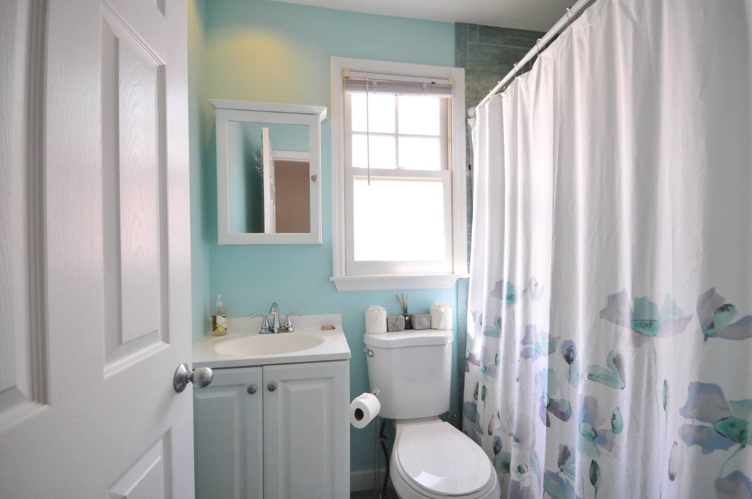 Joan's Caribbean Hideaway — Bathroom
