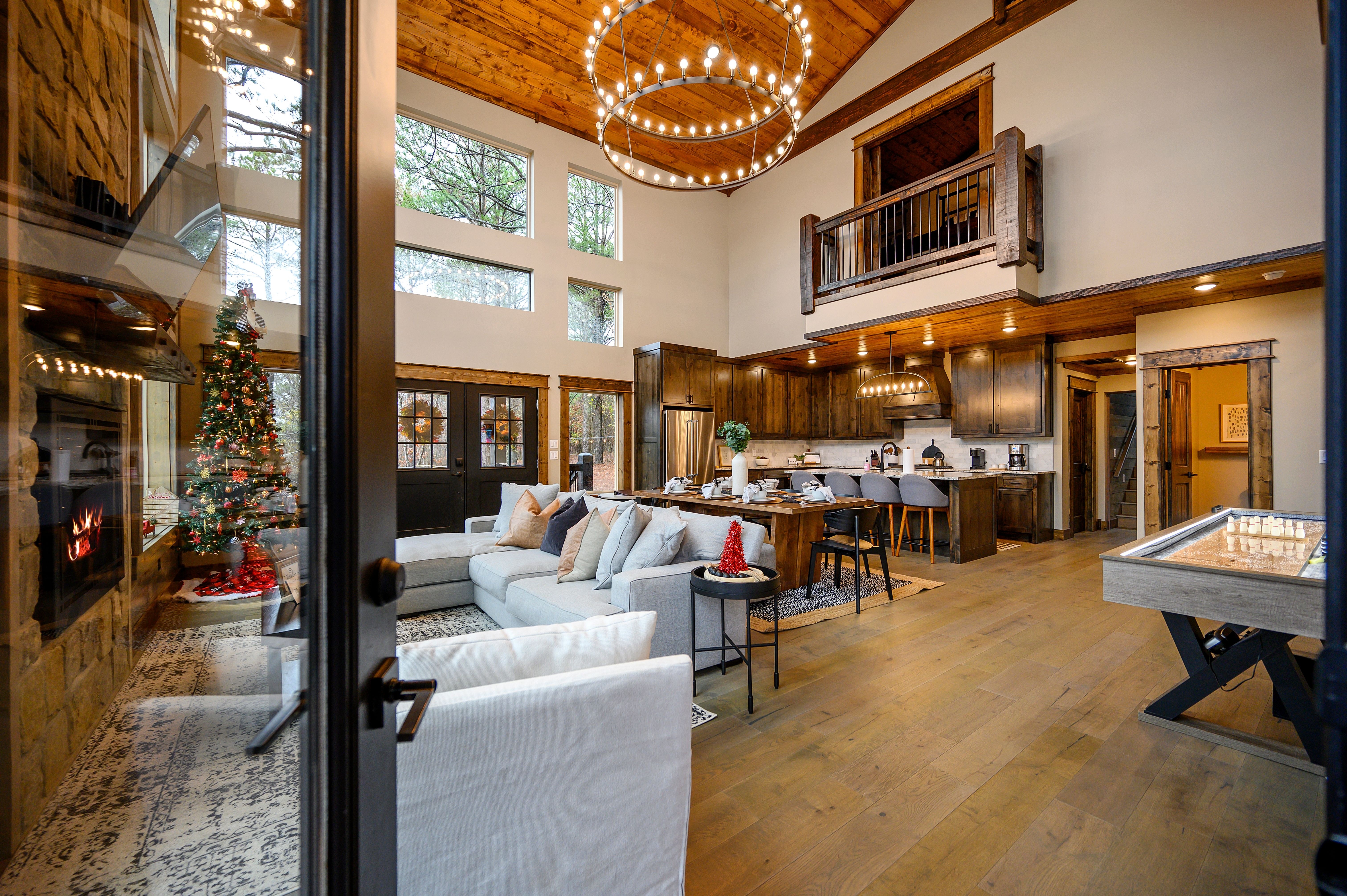 The Lookout: Pool, Pond, EV Outlet, Pet Friendly — Broken Bow, OK — vacation rental