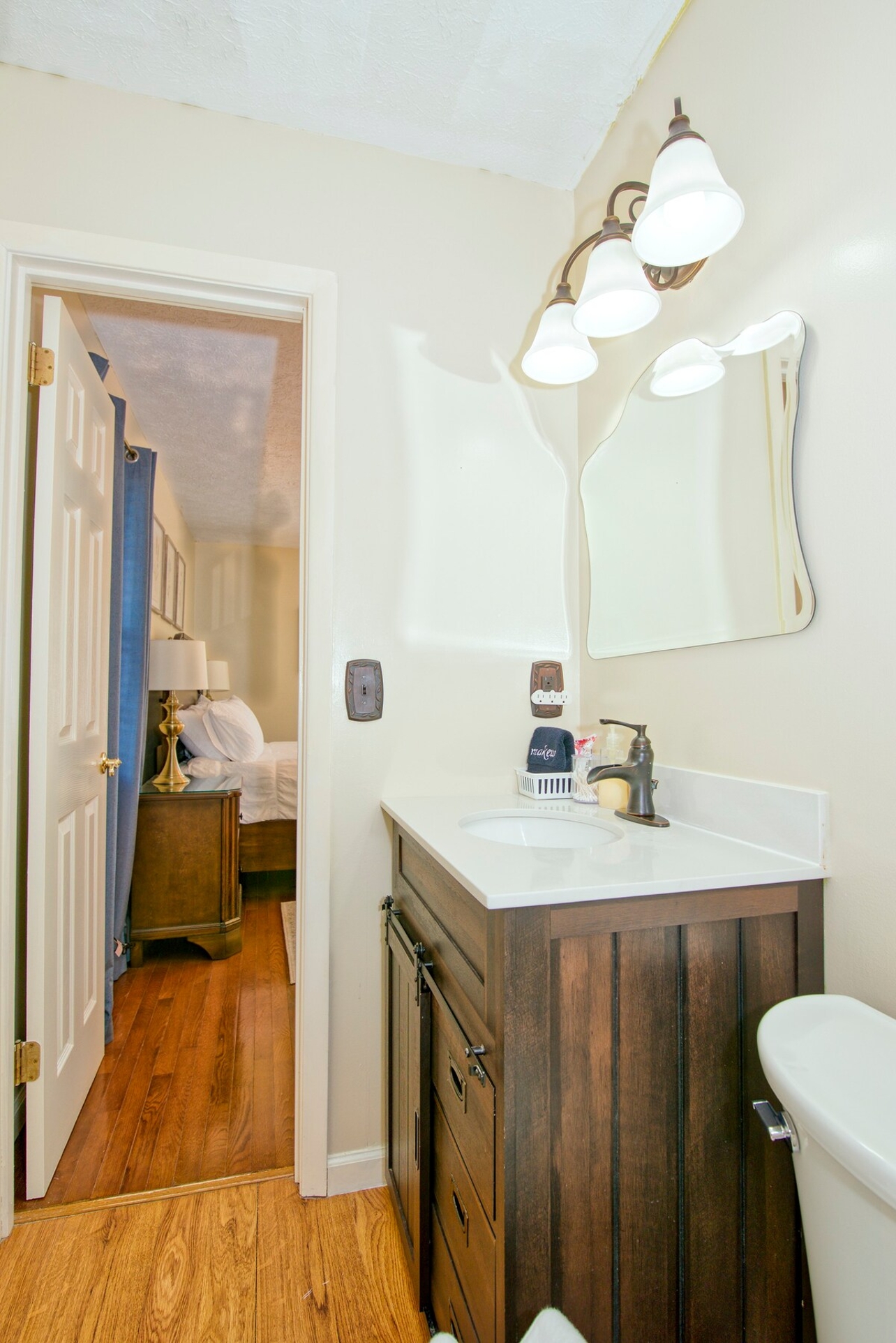 Calm & Spacious | 5 Star Location | Queen Beds photo 3