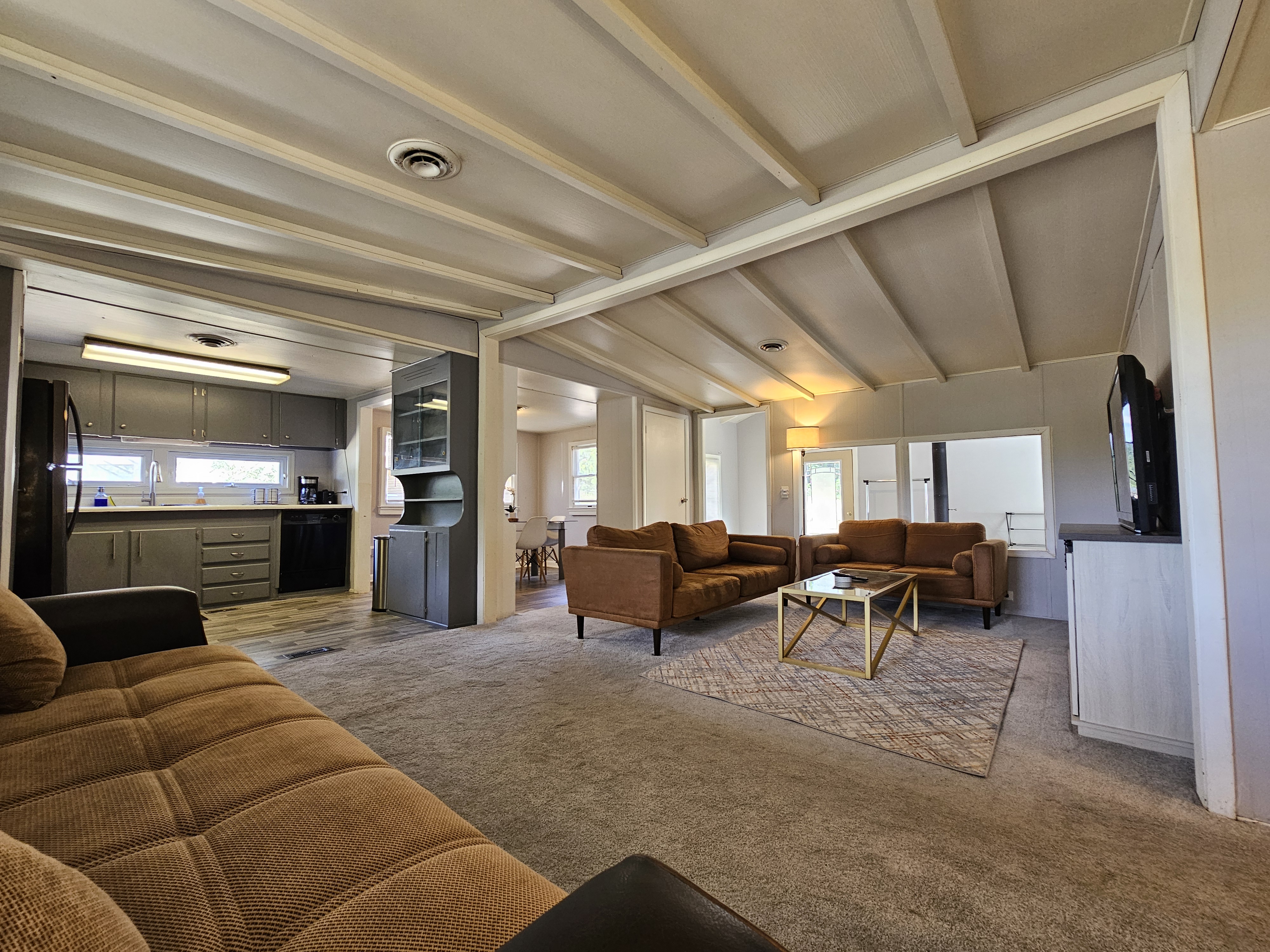 Modern Farm Home W/t Large Parking, Front Porch - Maryland