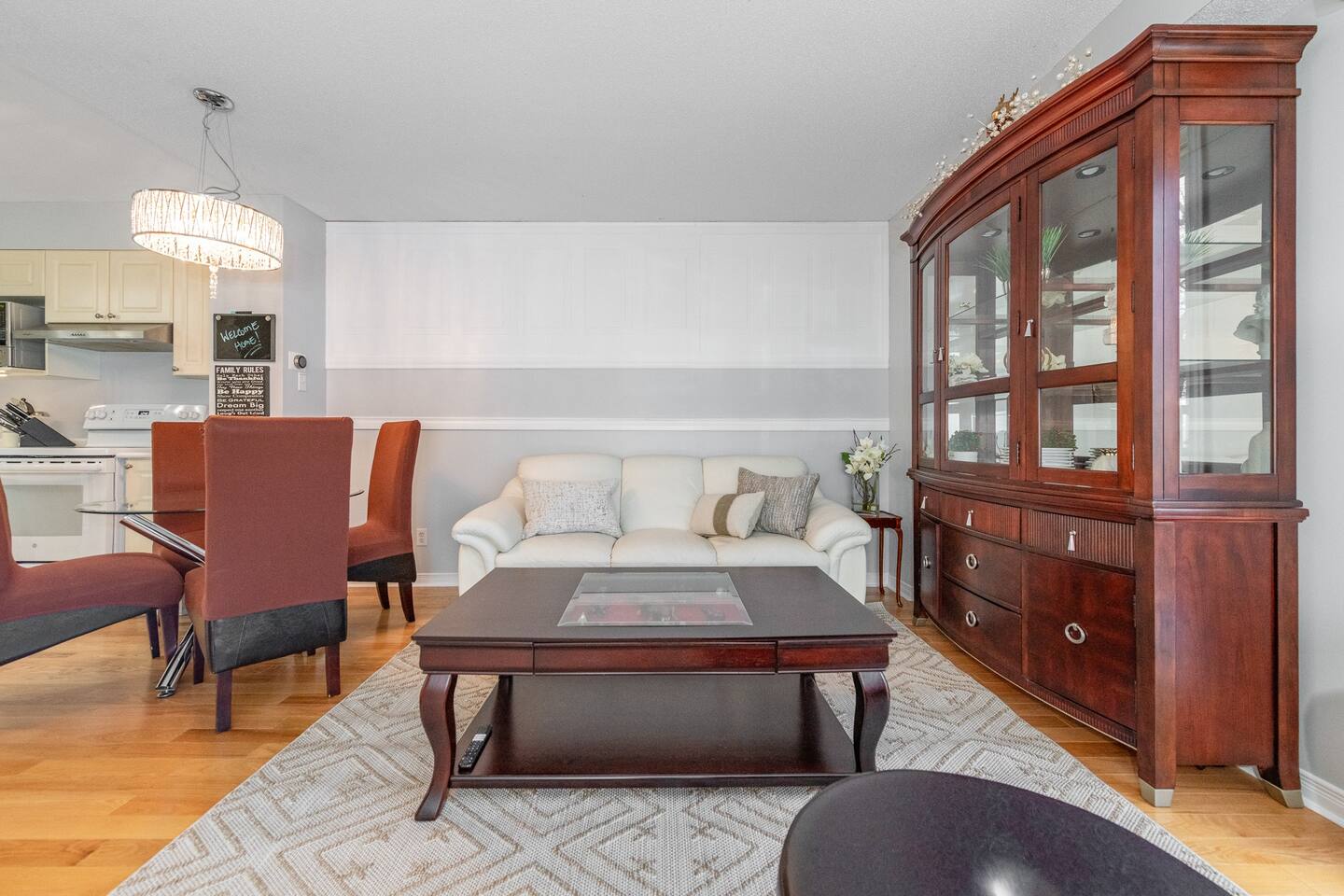 The Victorian Central:  furnished mid-term rental photo 5
