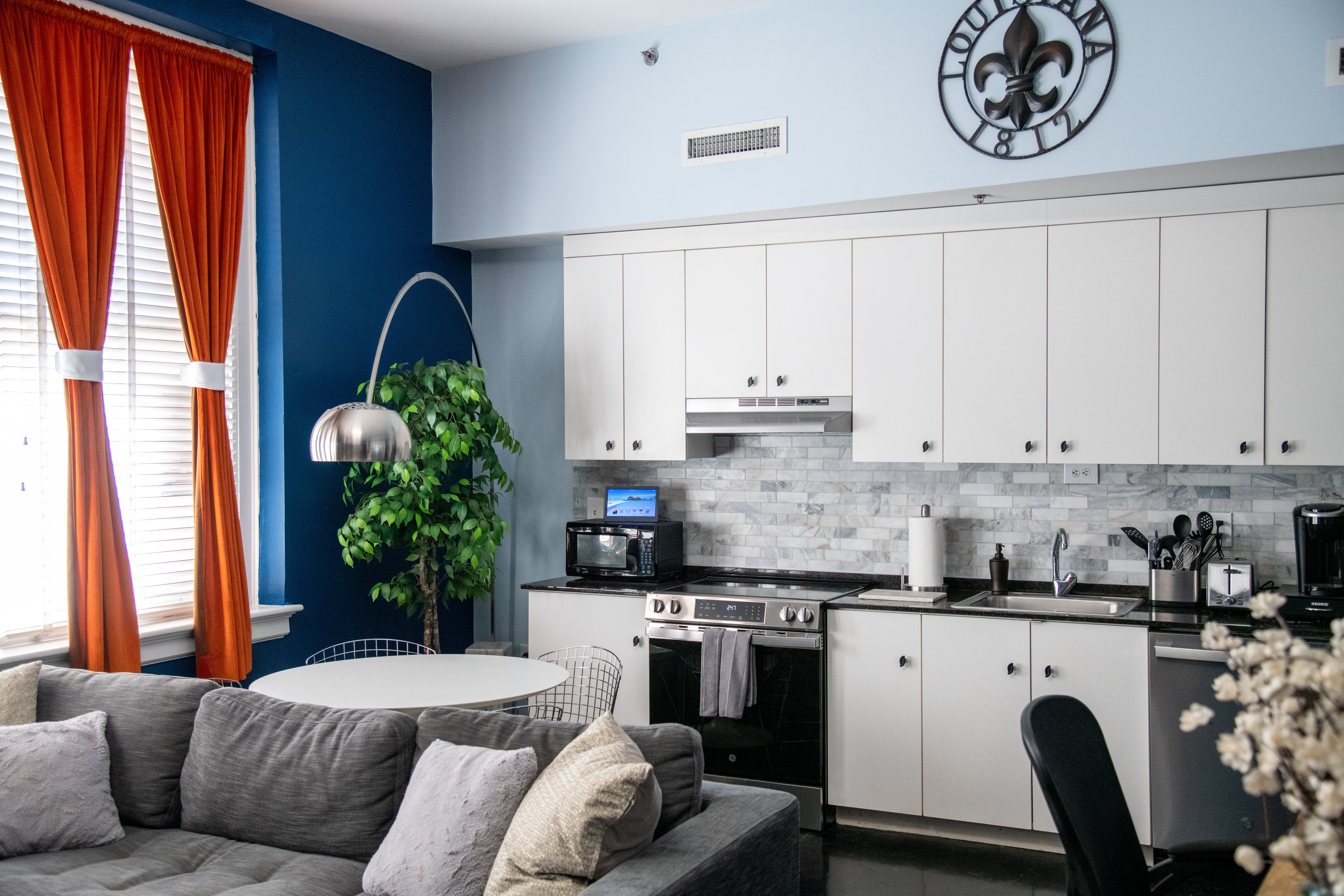 Modern Kitchen & Cozy Living Space