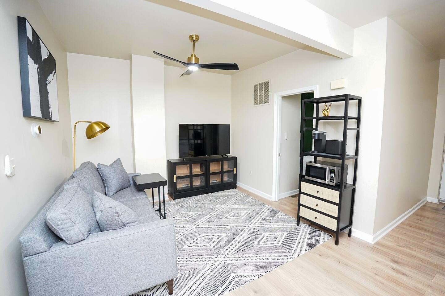 Charming Apartment With Shared Backyard - Cozy Cultural Retreat - Washington, D.C., DC