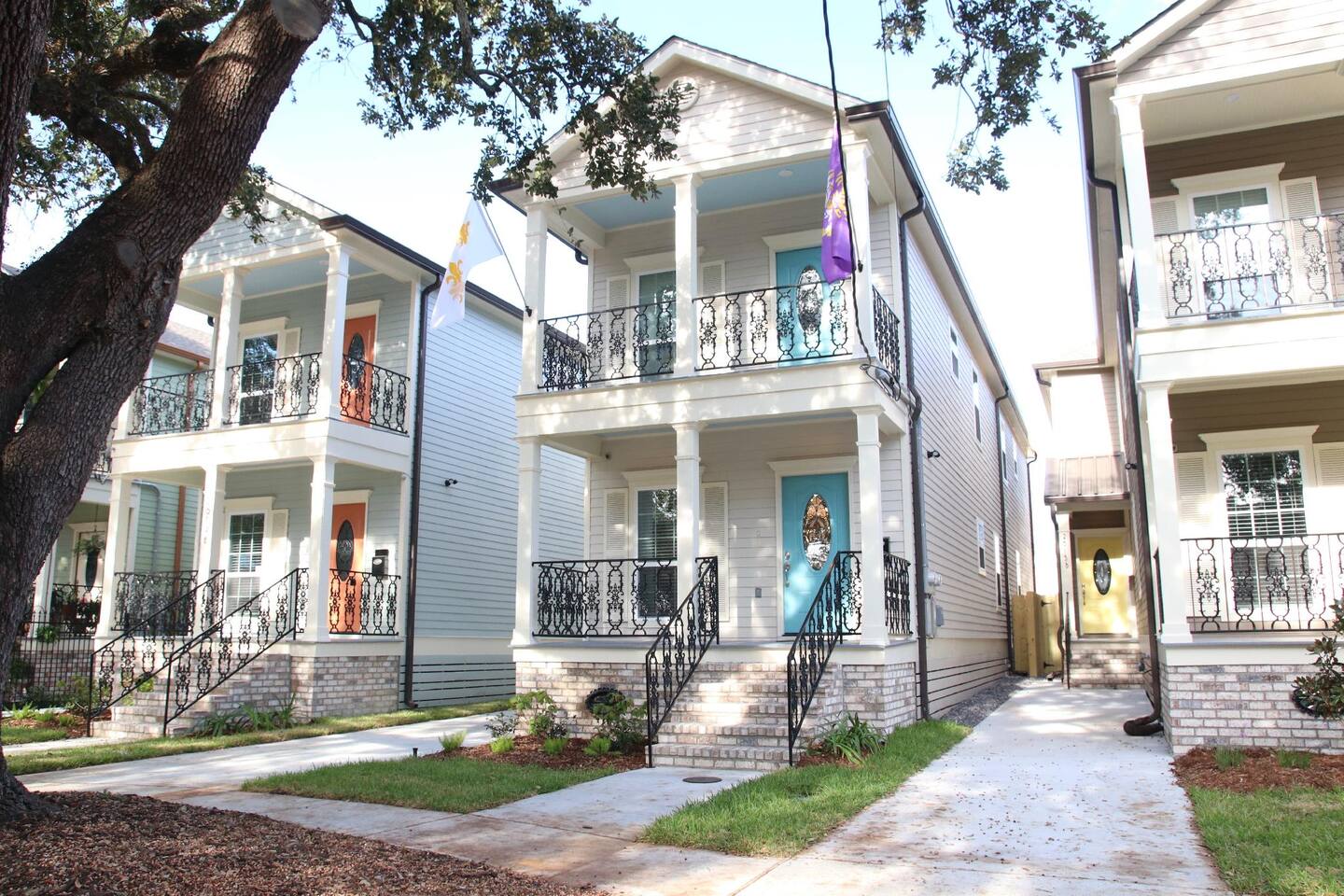 Beautiful New Construction with thoughtful décor for your perfect stay in New Orleans! Two blocks to the Canal Streetcar!