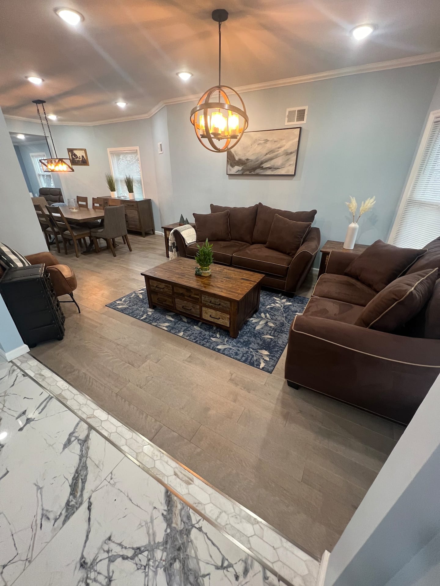 Spacious Open Concept Living And Cozy Backyard Oasis - Inviting Retreat - Long Island