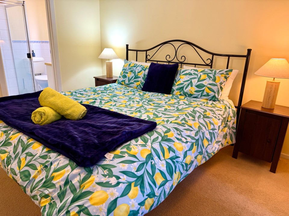 Spacious and Stylish 4-Bedroom Layout
Comfortably sleeps up to 8 guests, ideal for families and groups.