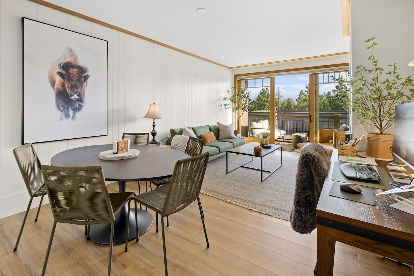 Stunning Lodge Condo with private patio, mtn views — Cle Elum, WA — vacation rental