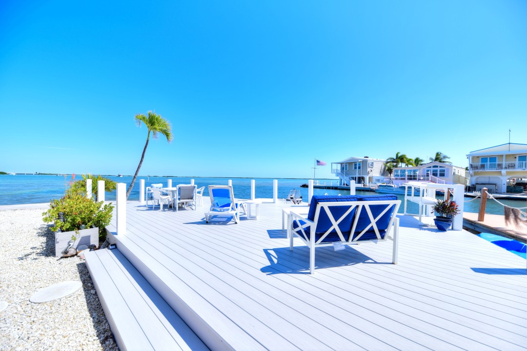 Windy Point Oceanfront in Geiger Key — Private Deck