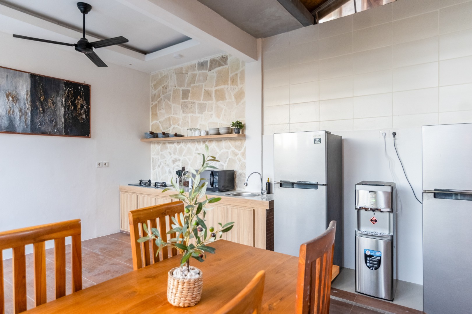 Island Boy Guesthouse – Batu Bolong (Kitchen Access) — photo 14