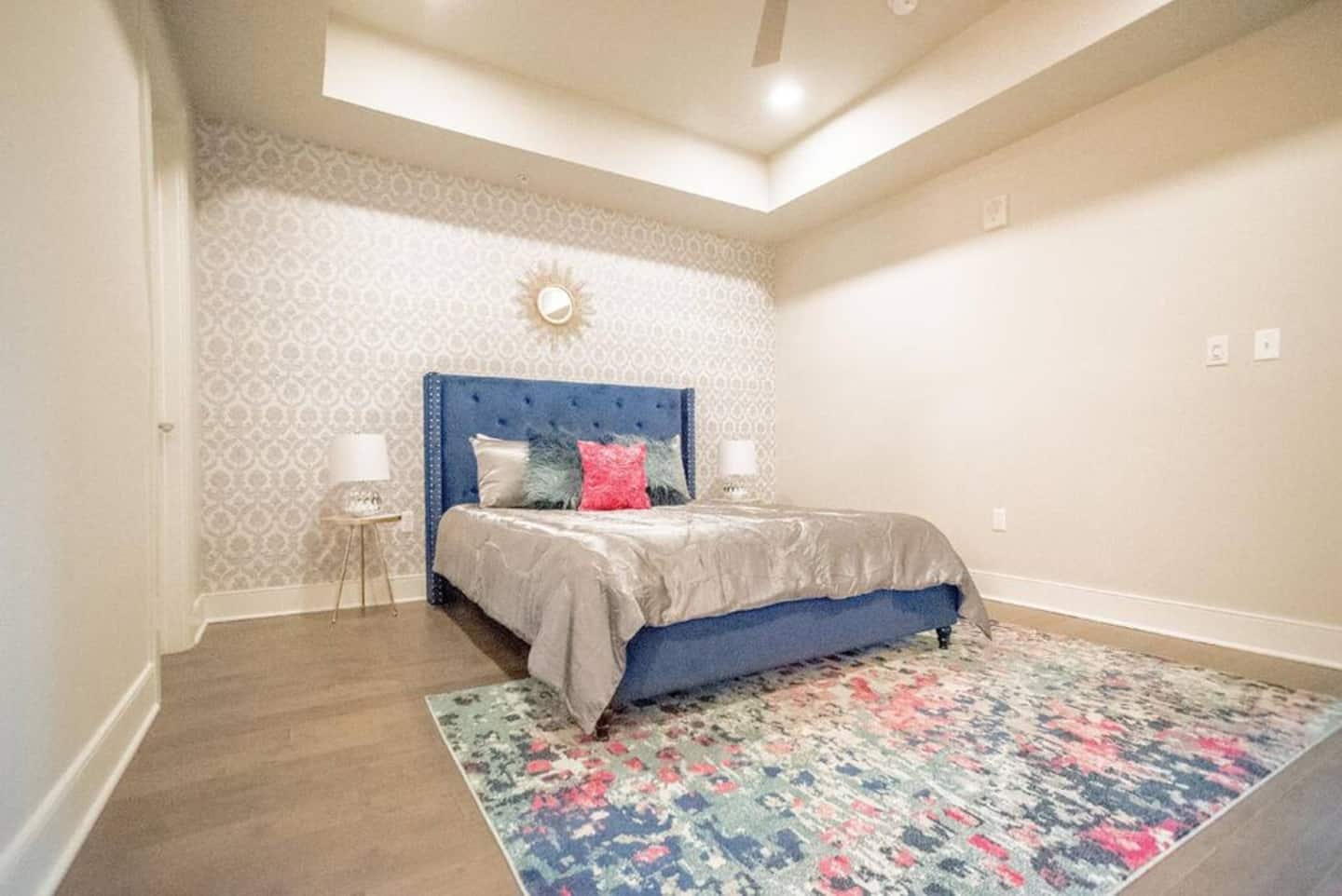 Comfy queen bed with microfiber sheets!