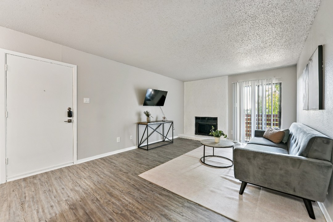 The Landry · Unit 326 2/2