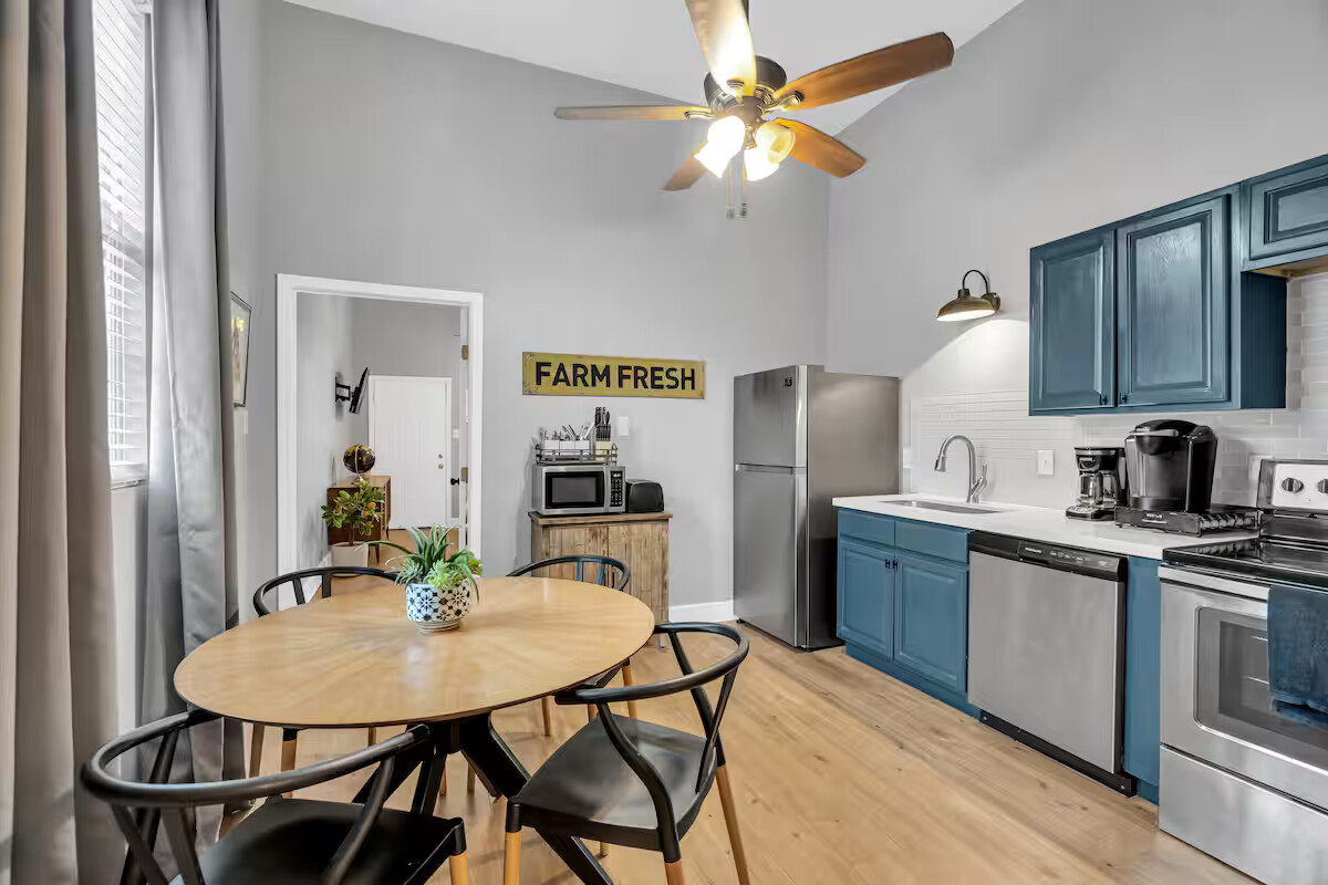 The kitchen is bright, modern, and fully equipped with everything you need: appliances, cookware, and plenty of counter space. Perfect for prepping meals or enjoying a quick snack between adventures.