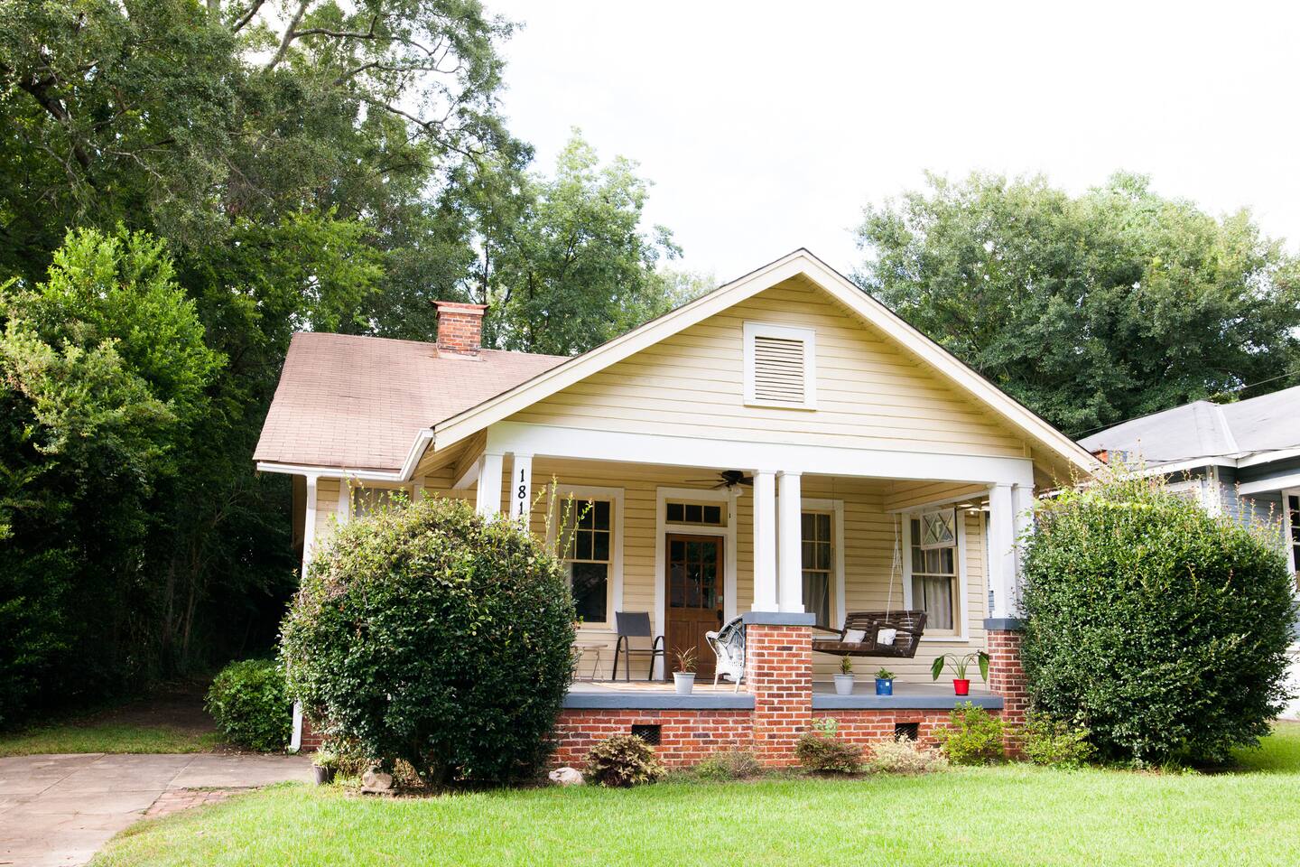 Charming Haven With Spacious Kitchen And Cozy Atmosphere - Delightful Retreat - Montgomery, AL