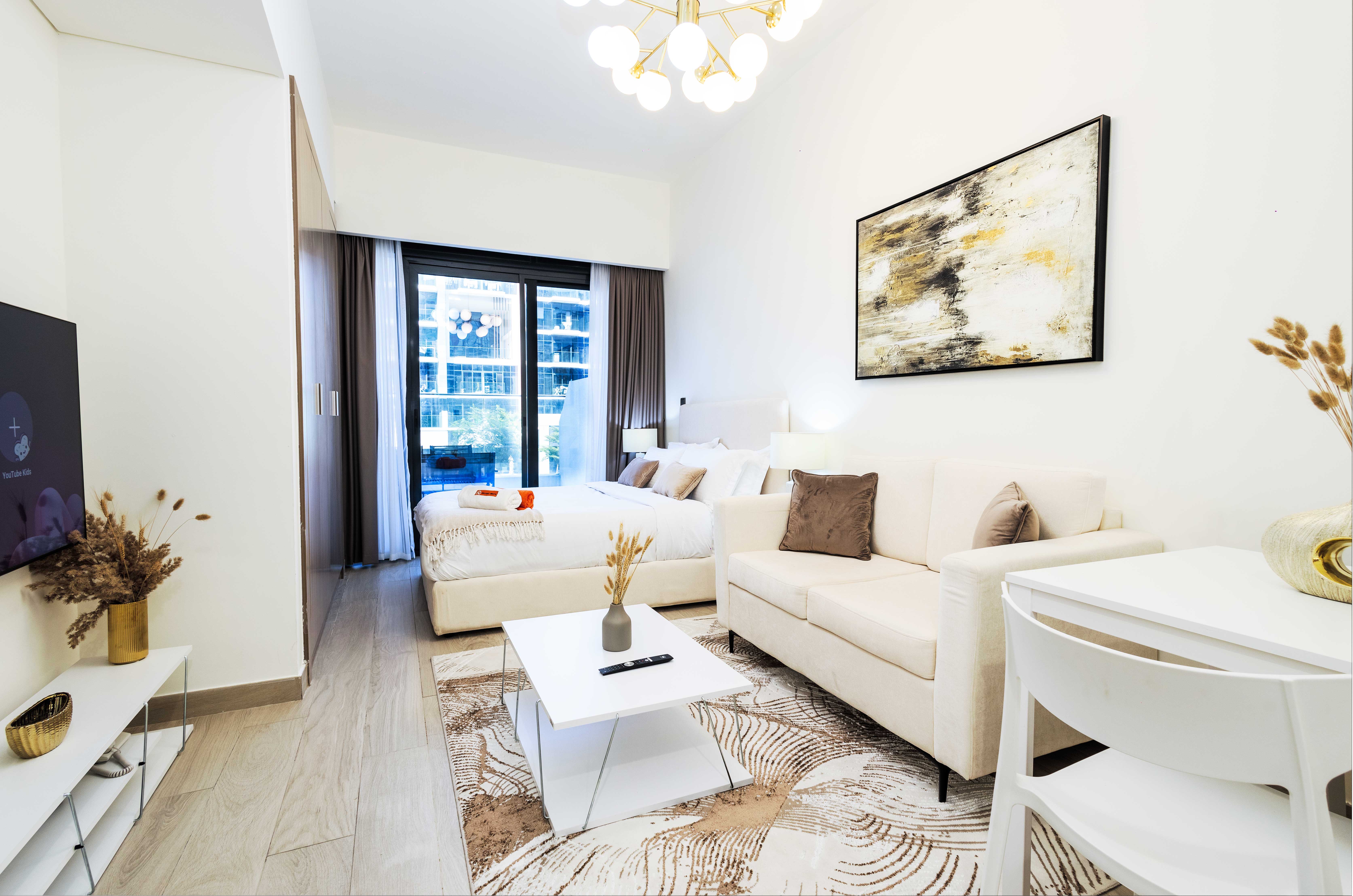 10 Mins from Downtown | Pool | Gym| Large Terrace — Dubai, Dubai — vacation rental