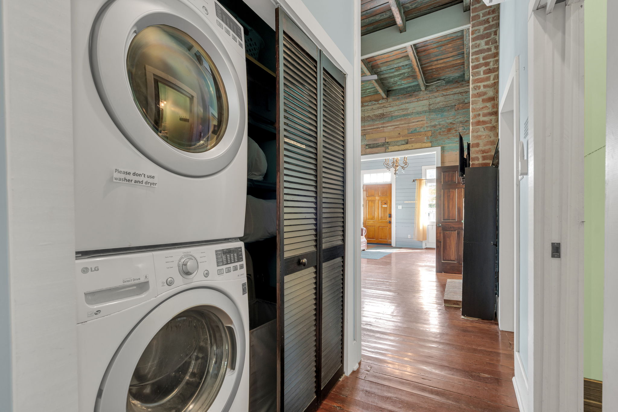 Washer & Dryer : In-unit laundry for added comfort and convenience