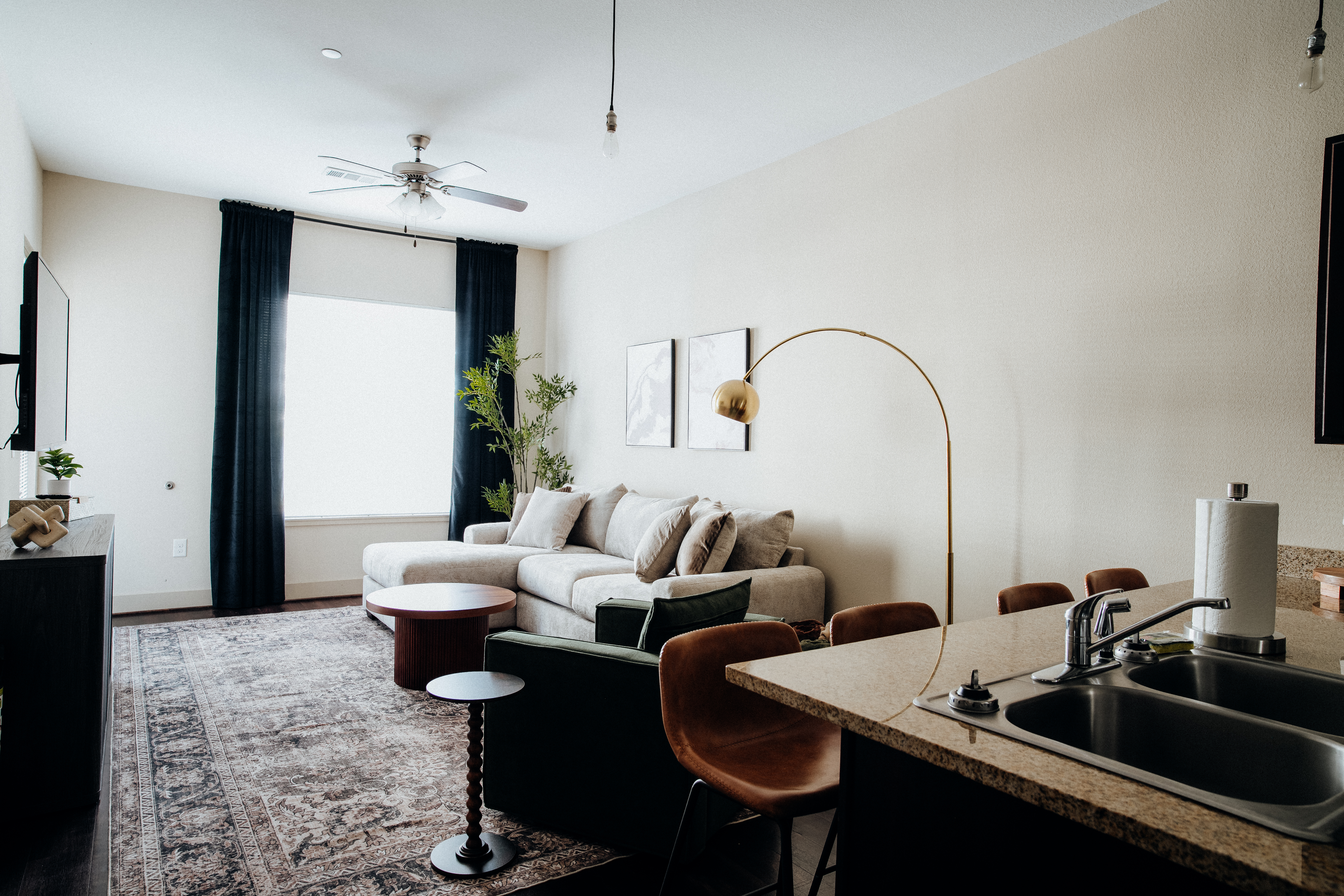Stylish Kitchen And Spa-inspired Suite - Elegant Urban Oasis - Montgomery, AL