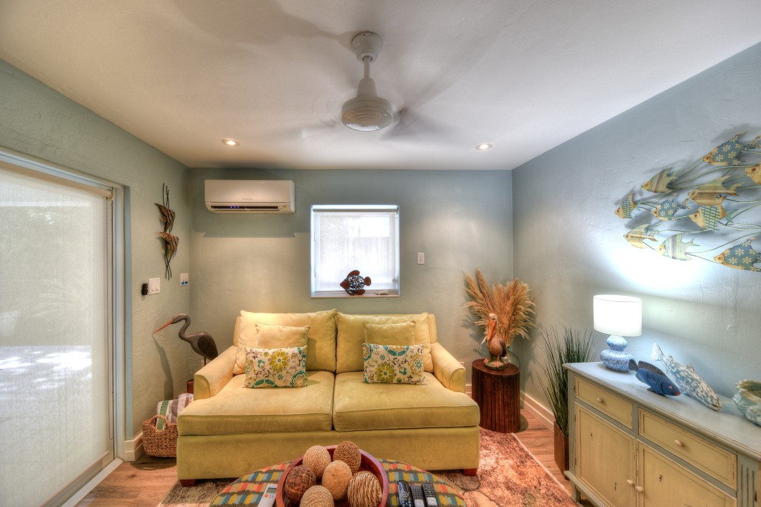 Casita Casa Marina — sitting room with Pullout couch and closet