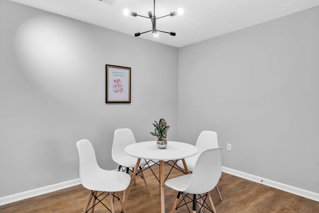 Stonecrest 910, · Unit 2/2
