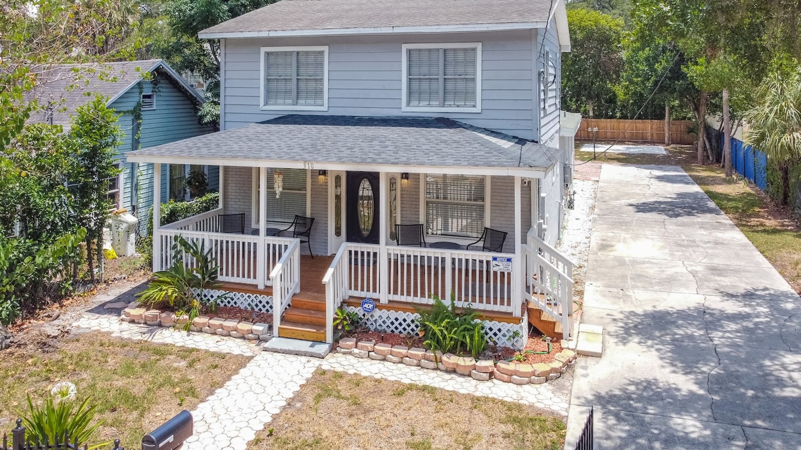 Expansive Backyard And Cozy Cottage - Delightful Family Haven - Tampa, FL