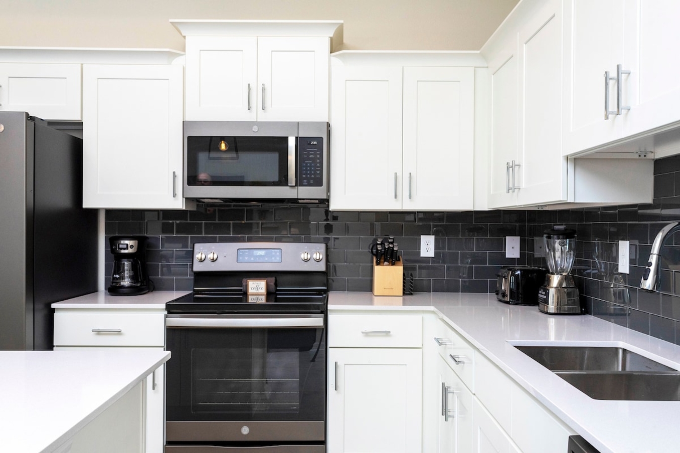 The fully equipped kitchen features modern appliances, sleek cabinetry, and all essential cookware and utensils, making it perfect for preparing meals with ease.
