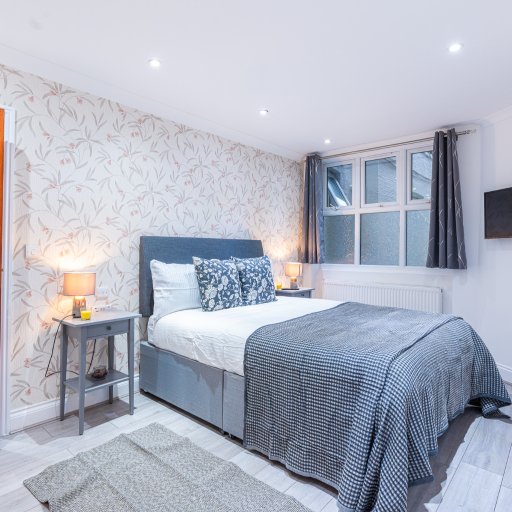 Three Bedrooms 3 Bathrooms Apartment In Kensington