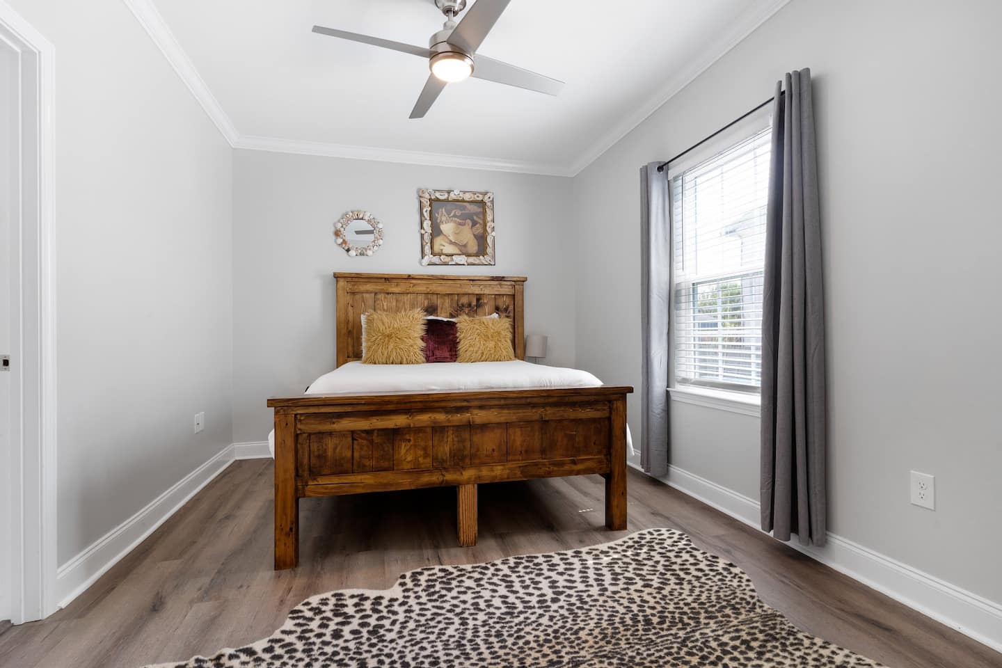 Master queen bedroom with ensuite bathroom