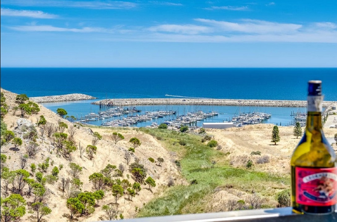 Short drive to Second Valley, Rapid Bay, Normanville, and McLaren Vale. Easy access to Cape Jervis ferry for Kangaroo Island trips